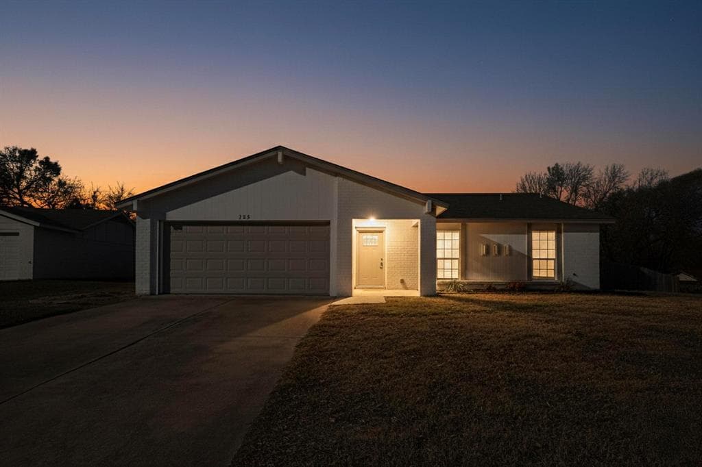 733 Woodcrest Drive, Grand Prairie TX 75052 - Photo 2