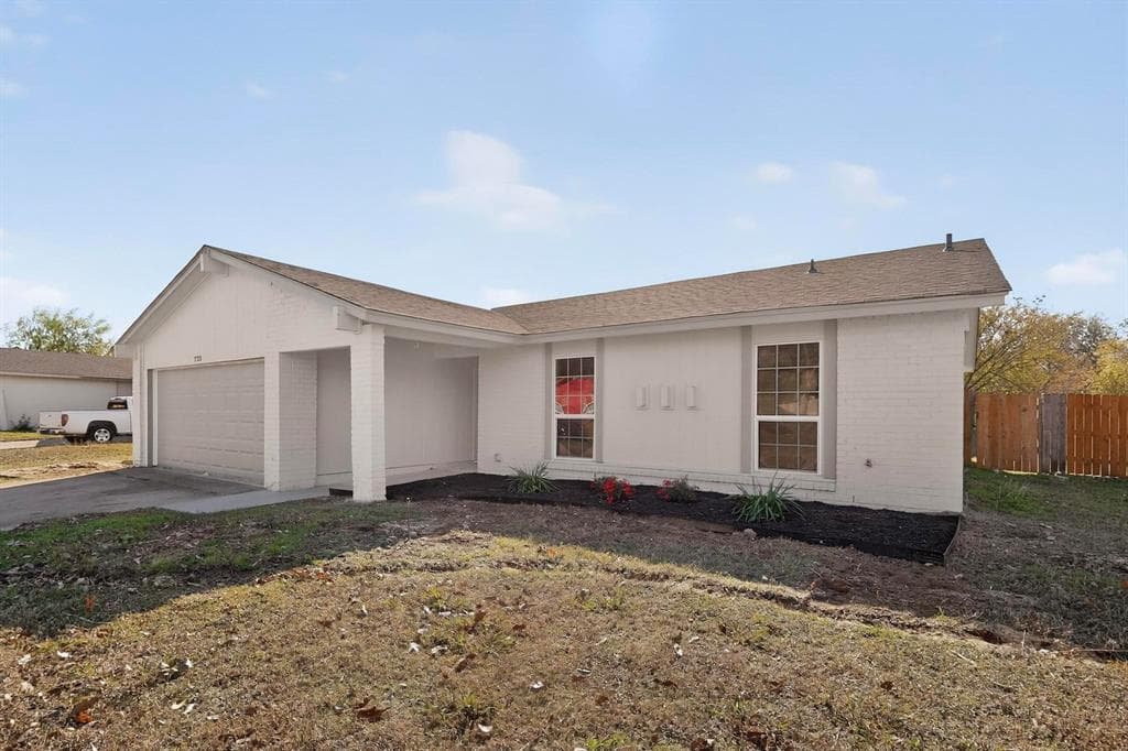 733 Woodcrest Drive, Grand Prairie TX 75052 - Photo 4