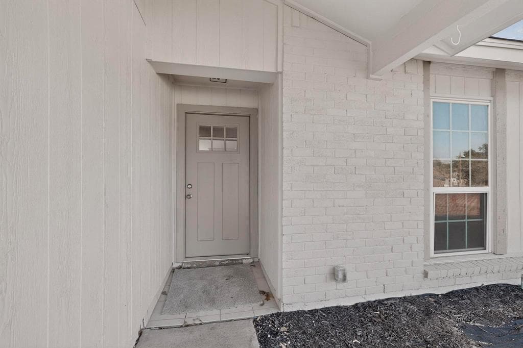 733 Woodcrest Drive, Grand Prairie TX 75052 - Photo 5