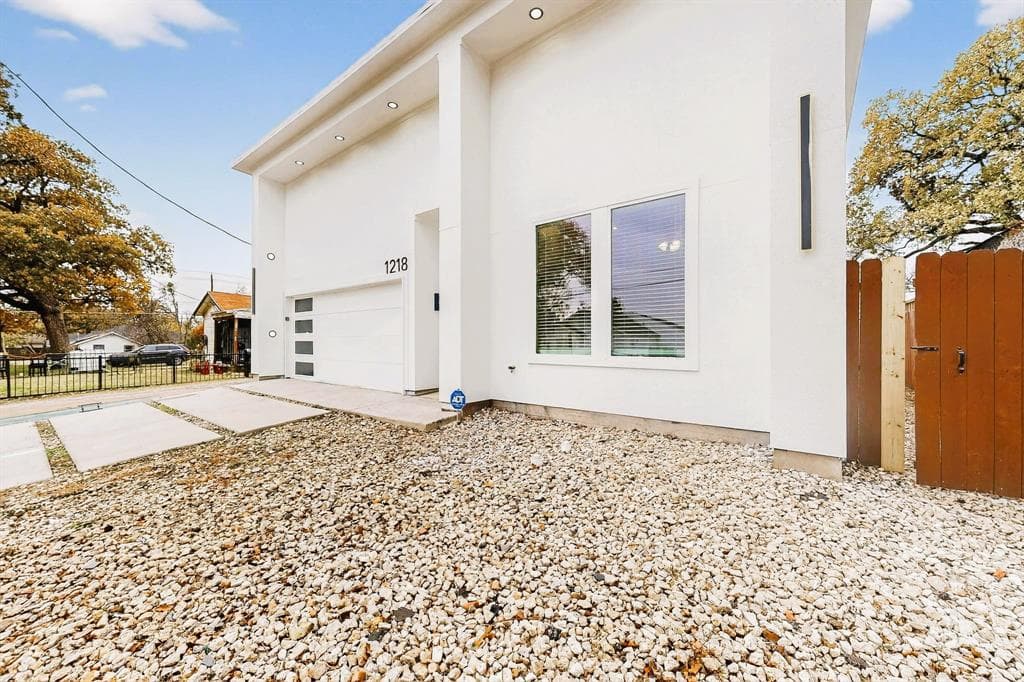 1218 Grant Street, Dallas TX 75203 - Photo 2